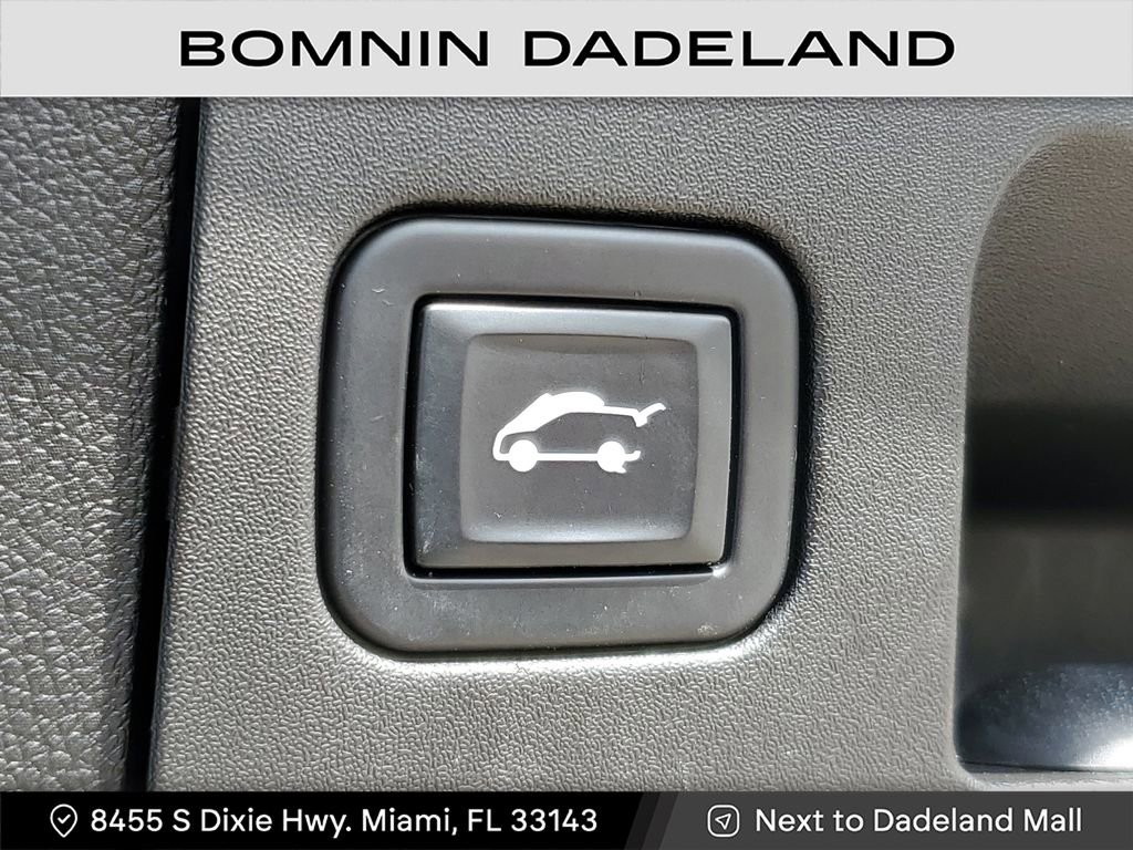 Used 2022 Cadillac XT4 Luxury w/ Driver Awareness Package image 9