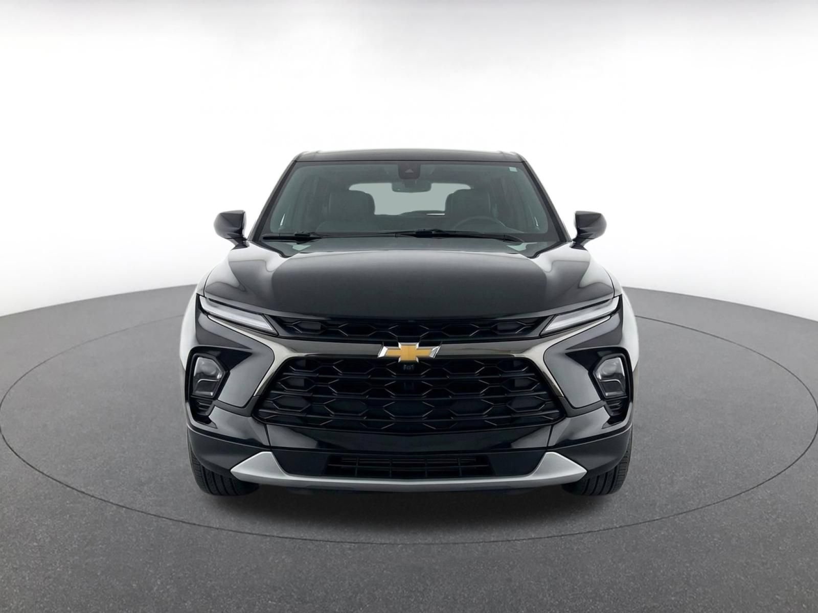 Used 2026 Chevrolet Blazer LT FWD image 2