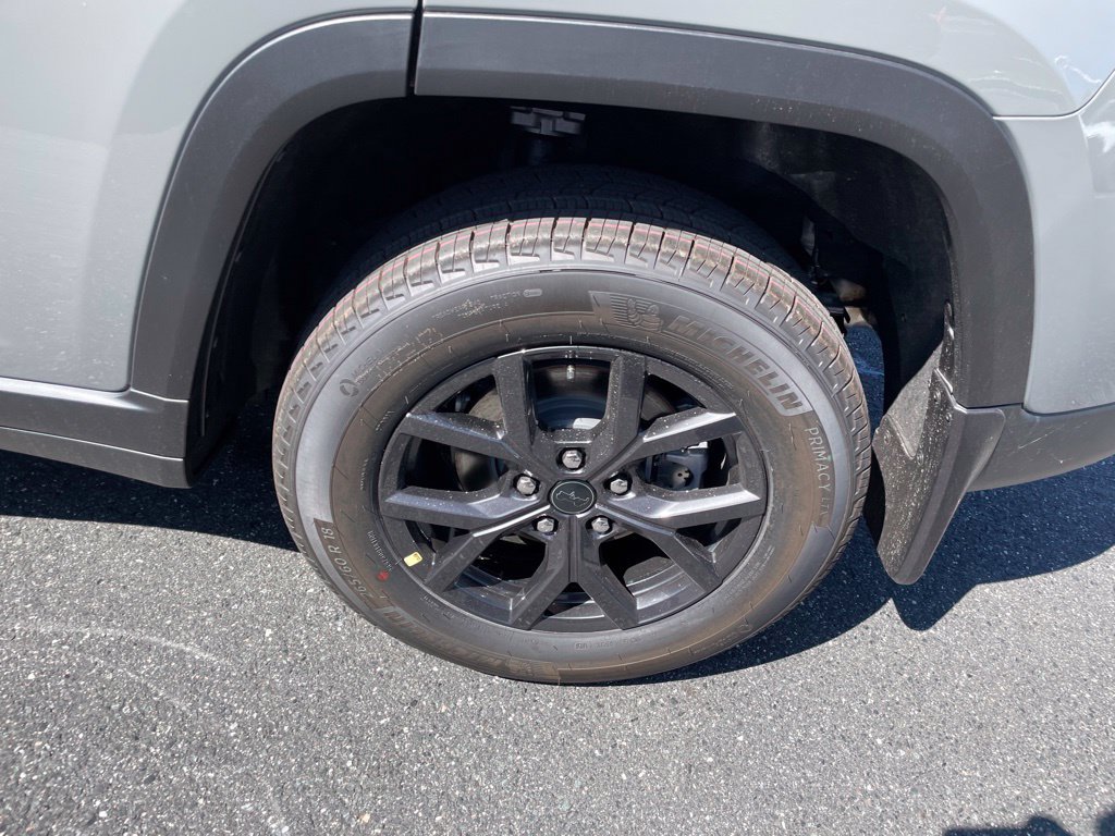 New 2027 Jeep Grand Cherokee Altitude AWD/4WD image 7