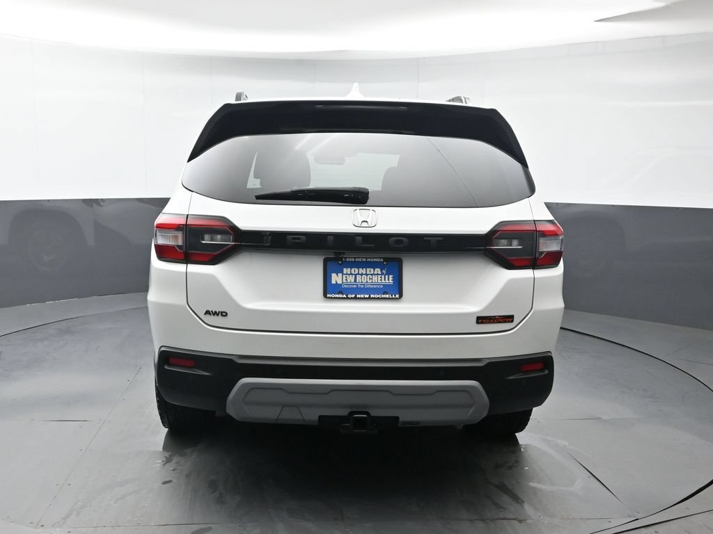 Certified 2024 Honda Pilot TrailSport image 5