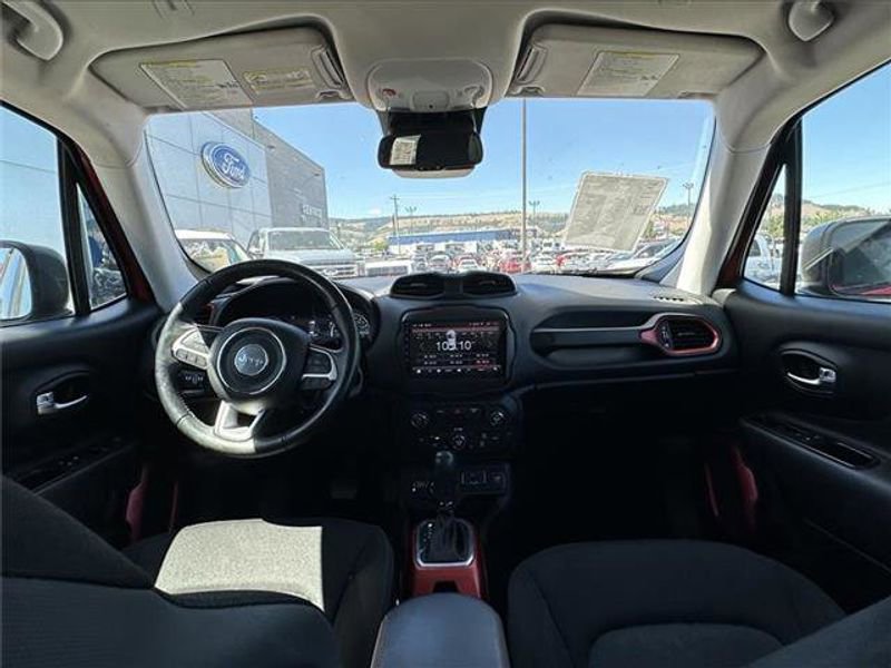 Used 2018 Jeep Renegade Trailhawk w/ UConnect 8.4 Nav Group image 12