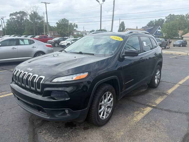 Used 2018 Jeep Cherokee Latitude w/ North All-Season Group AWD/4WD image 3