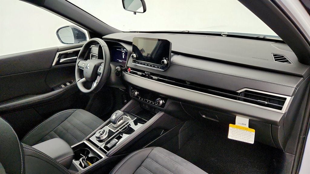 Used 2024 Mitsubishi Outlander SE Black Edition AWD/4WD image 26