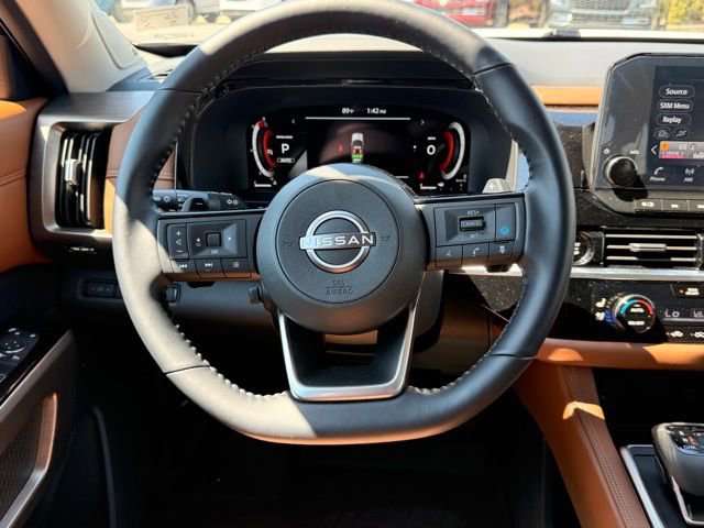 Certified 2025 Nissan Pathfinder Platinum image 26