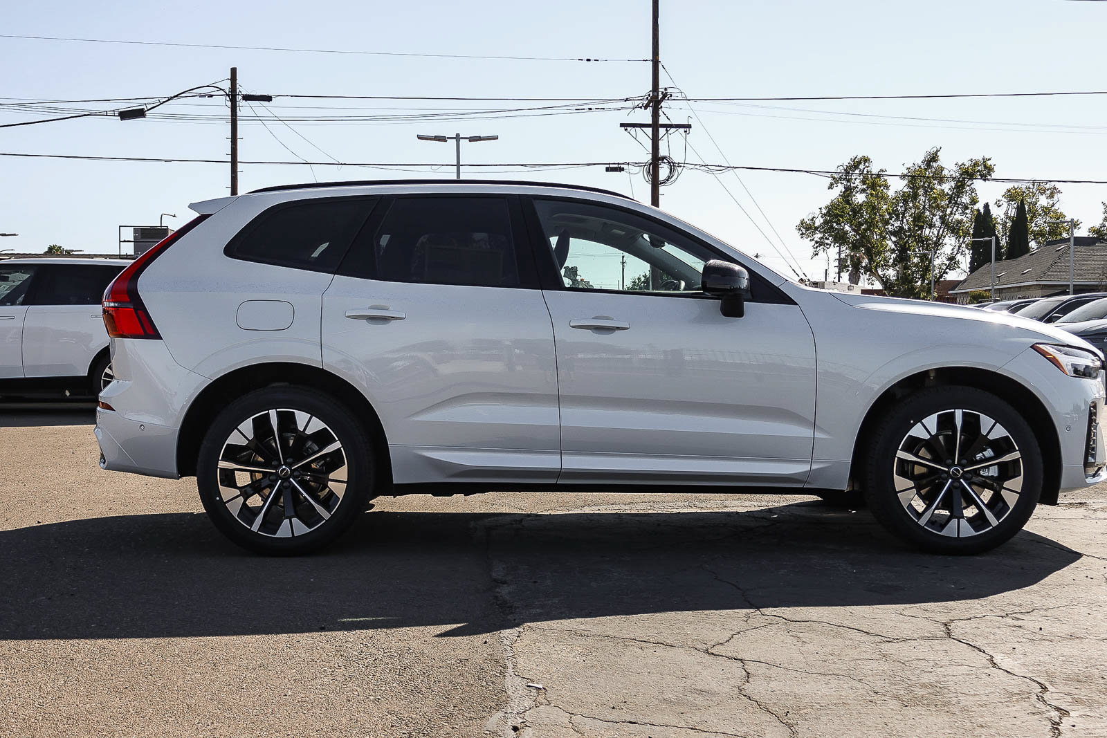 New 2026 Volvo XC60 B5 Plus w/ Climate Package AWD/4WD image 4