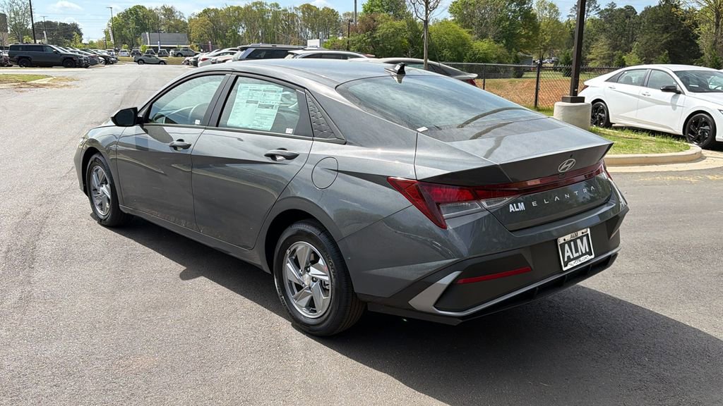 New 2026 Hyundai Elantra SE image 7