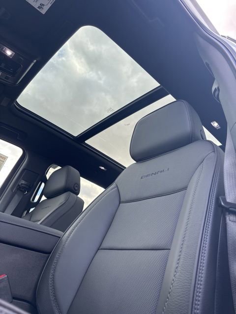 New 2026 GMC Yukon Denali w/ Sun & Power Step Package image 29