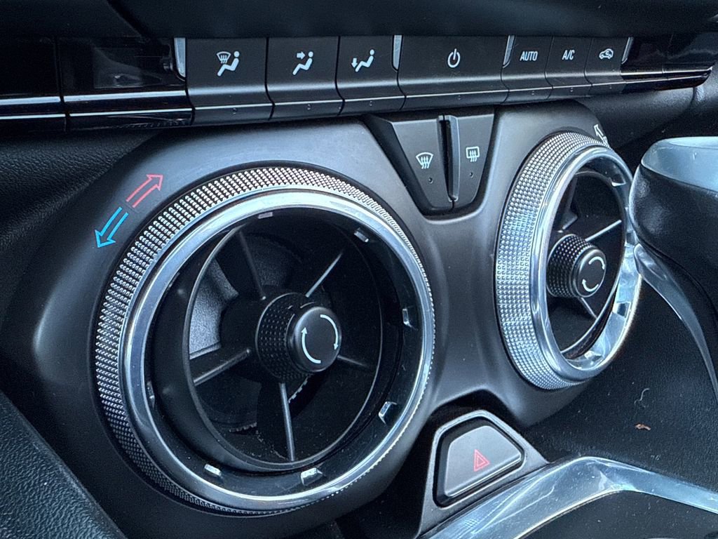 Used 2020 Chevrolet Camaro LT image 23