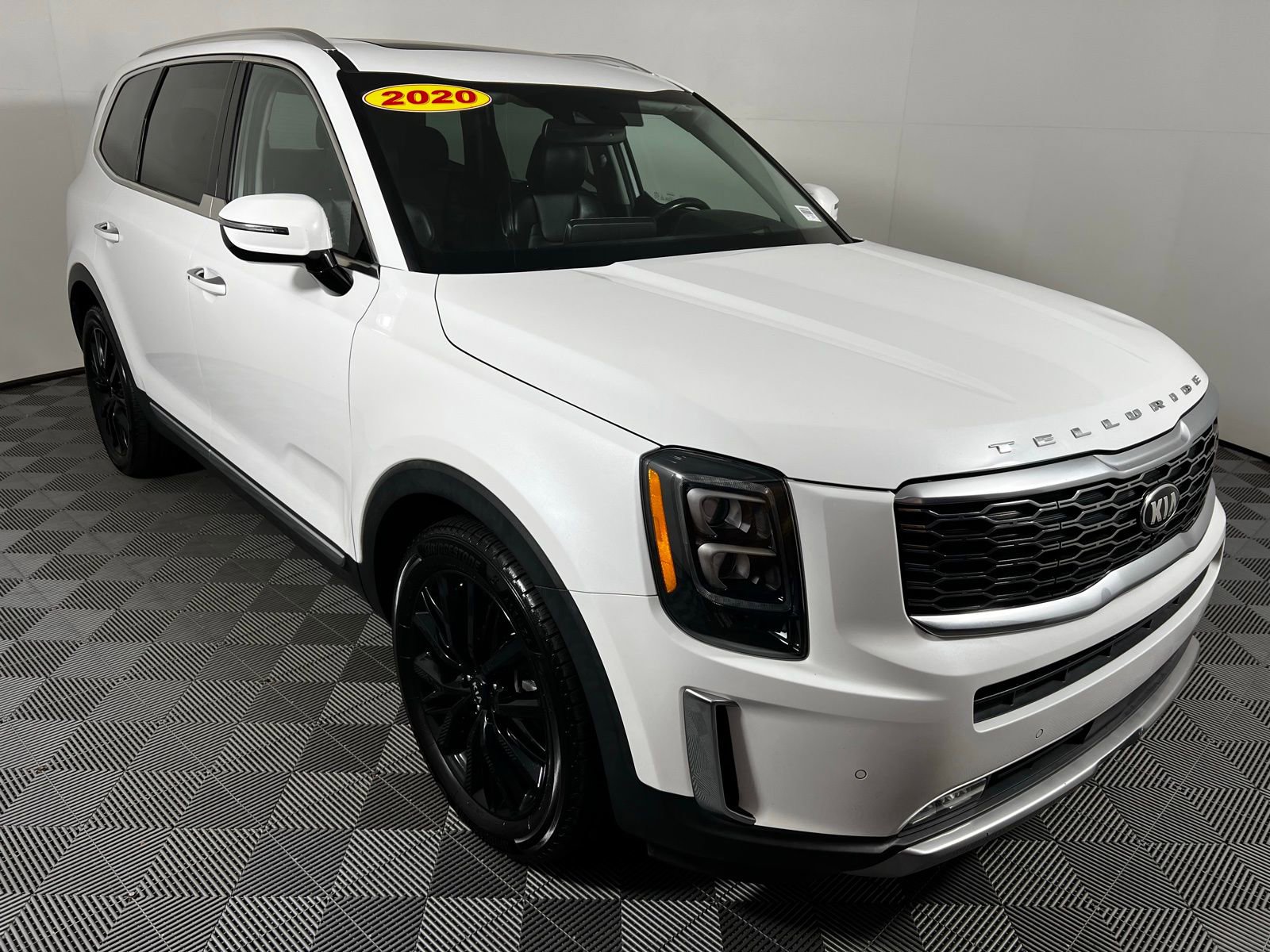 Used 2020 Kia Telluride SX w/ SX Prestige Package image 3