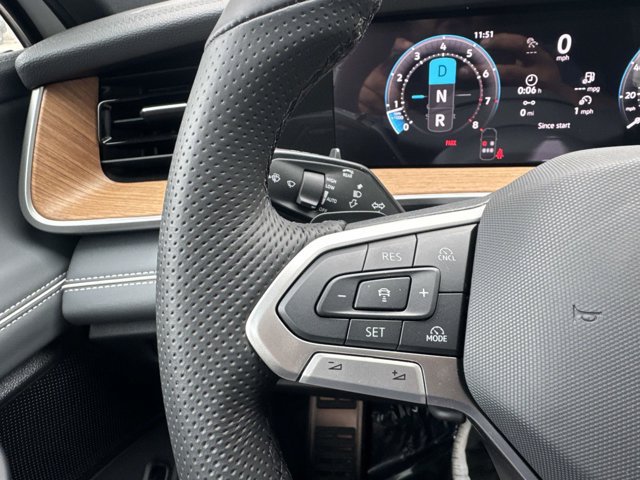 New 2026 Volkswagen Tiguan SEL R-Line AWD/4WD image 18