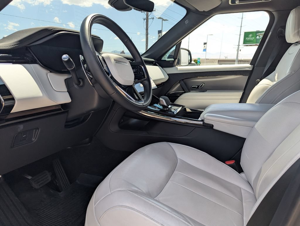 Used 2025 Land Rover Range Rover Sport SE AWD/4WD image 14