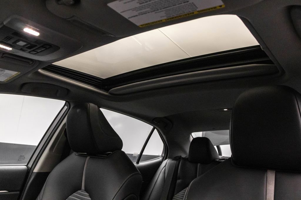 Used 2020 Toyota Camry SE w/ Moonroof Package image 20