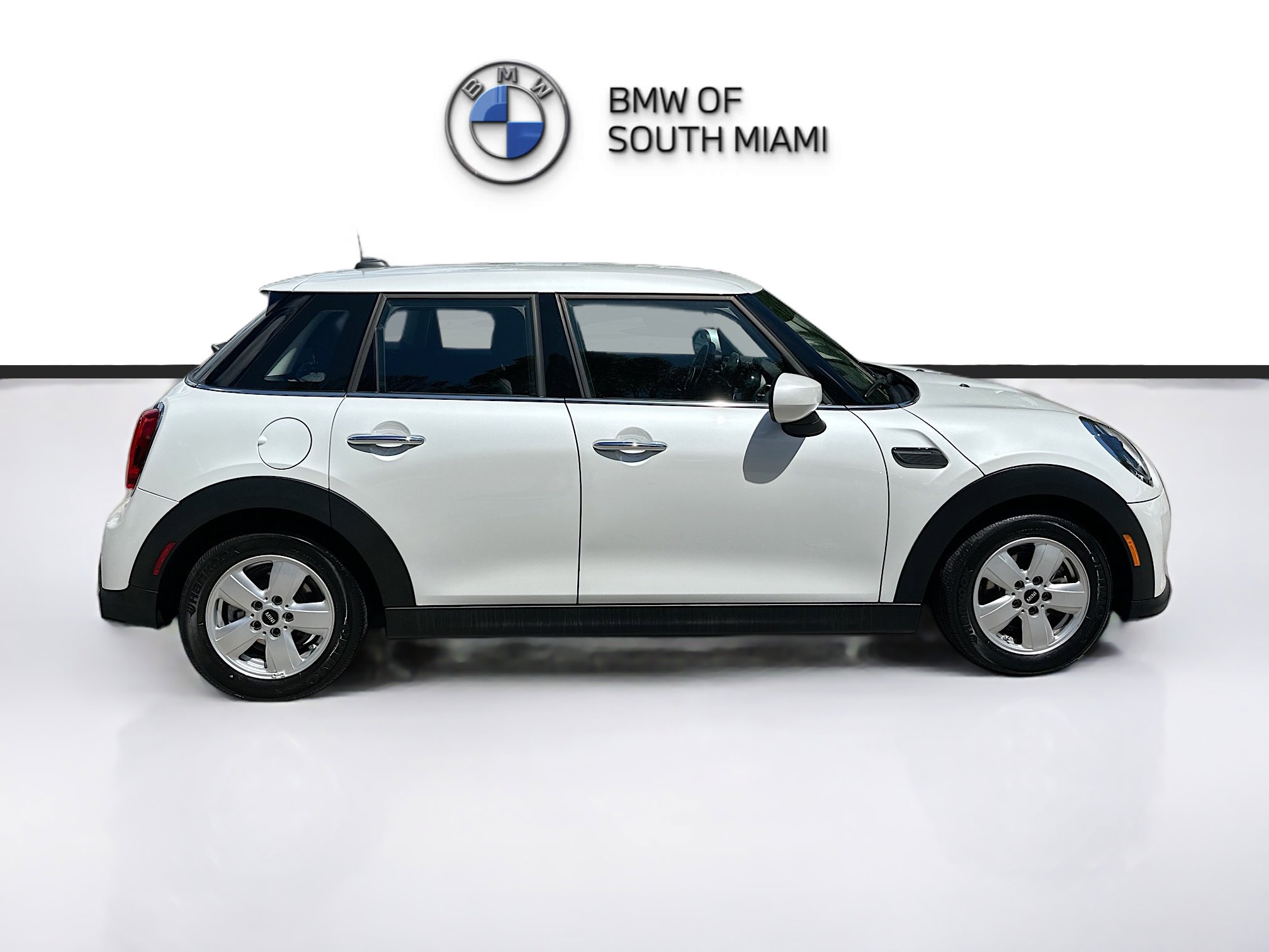 Used 2024 MINI Cooper 4-Door Hardtop image 8