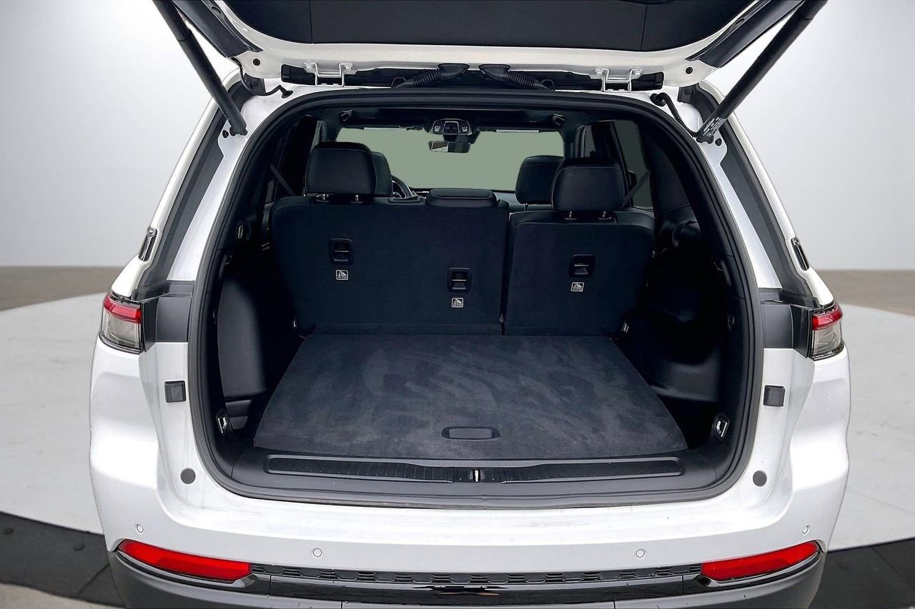 Certified 2025 Jeep Grand Cherokee Limited w/ Black Appearance Package image 27