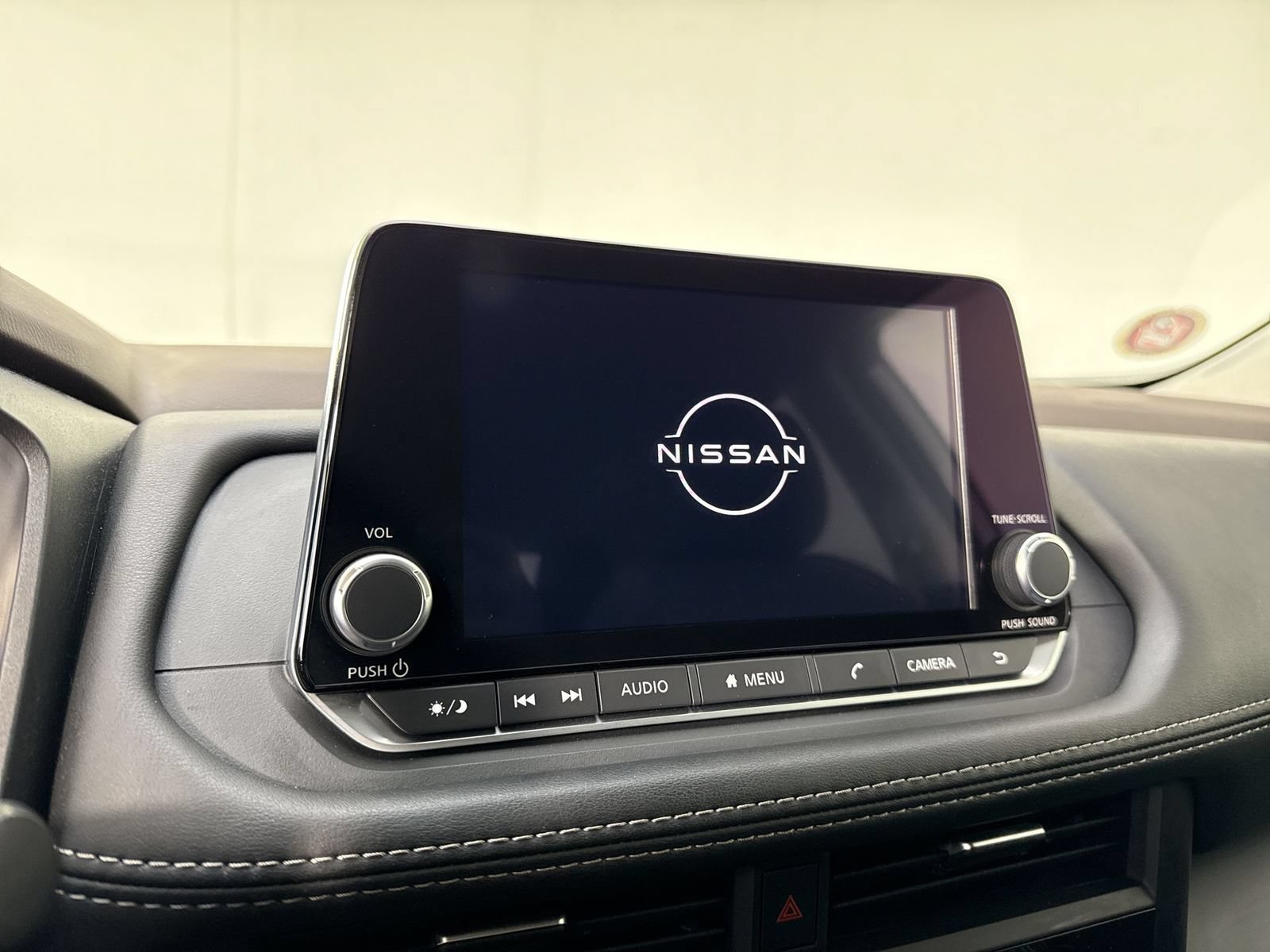 Used 2023 Nissan Rogue S AWD/4WD image 6