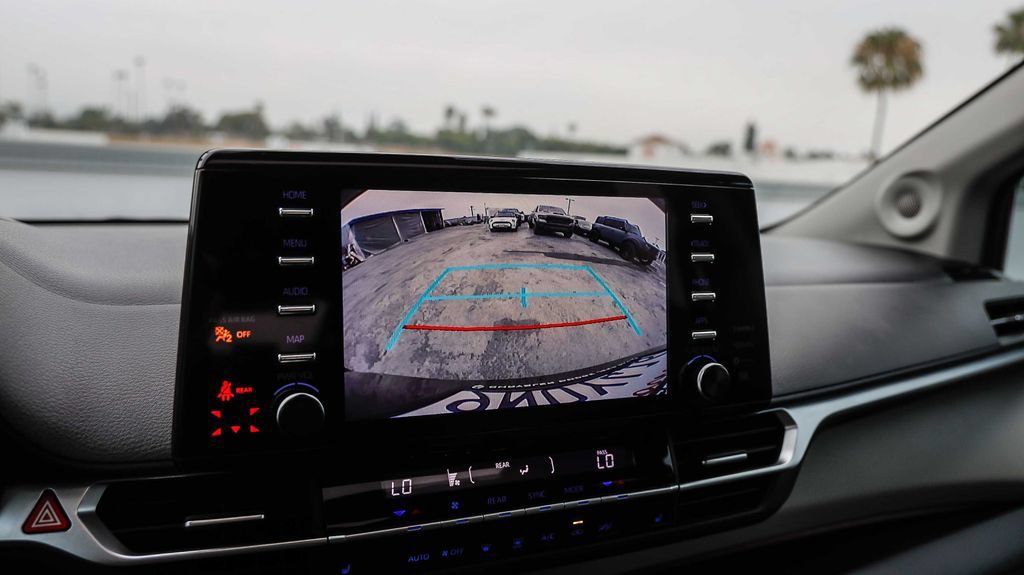 Used 2024 Toyota Sienna XLE w/ XLE Plus Package FWD image 30