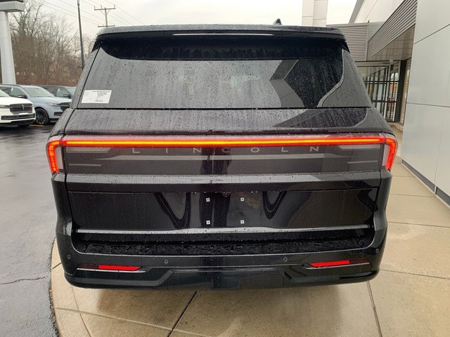 New 2026 Lincoln Navigator Reserve w/ Jet Appearance Package AWD/4WD image 11