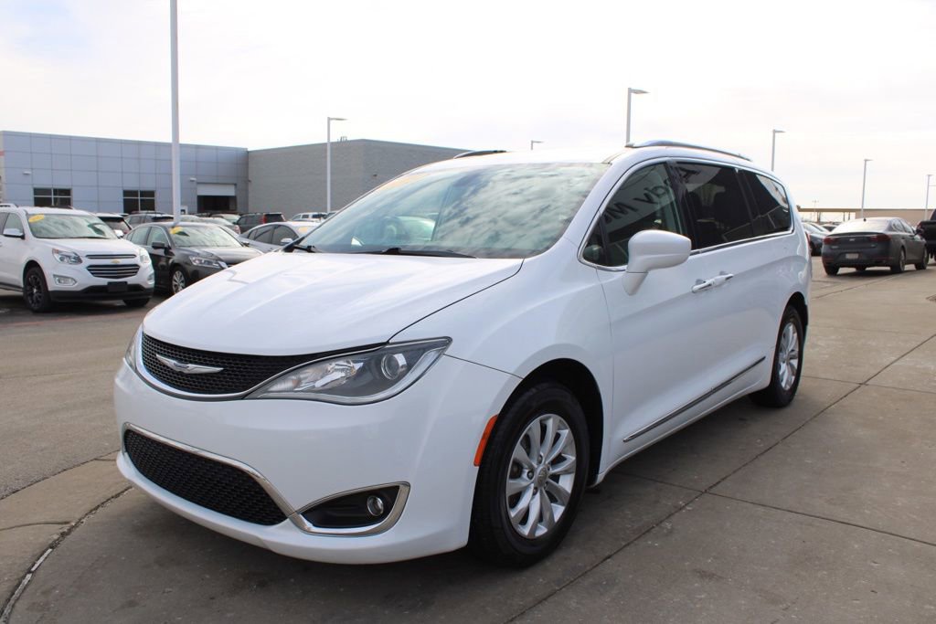 Used 2019 Chrysler Pacifica Touring-L image 3