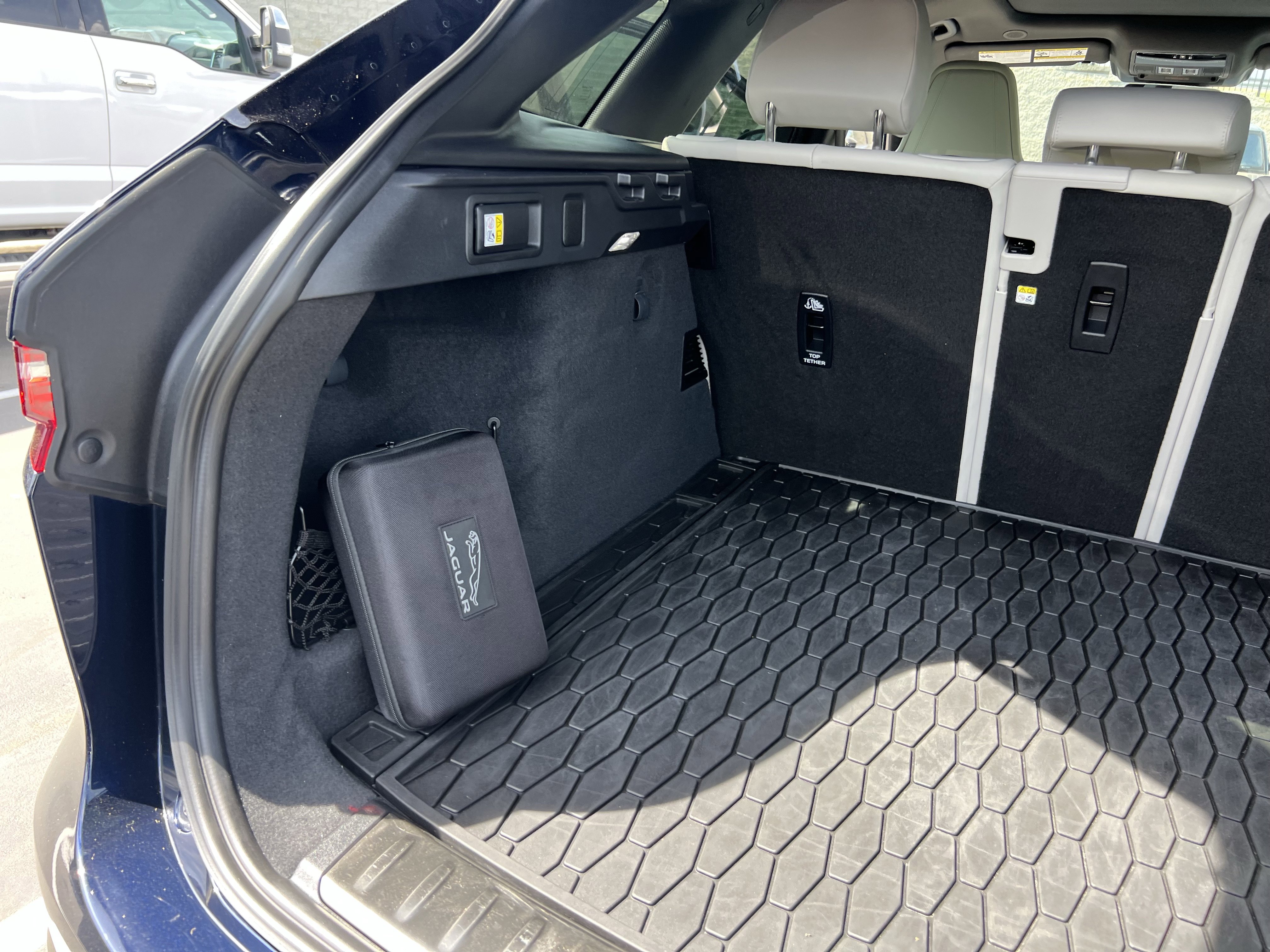 Certified 2026 Jaguar F-PACE R-Dynamic S AWD/4WD image 34