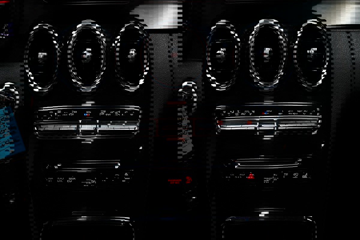 Used 2017 Mercedes-Benz C 300 Sedan image 12