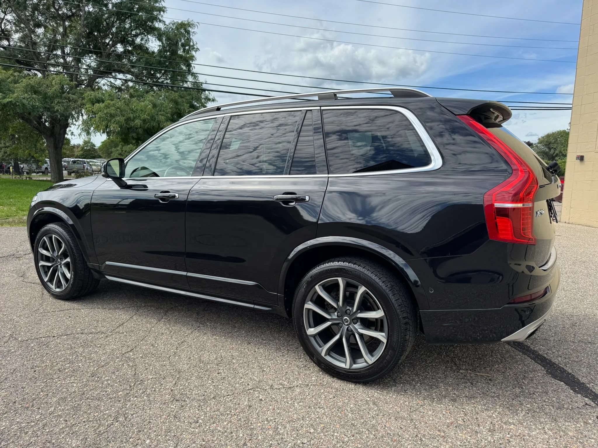 Used 2018 Volvo XC90 T6 Momentum w/ Convenience Package AWD/4WD image 6