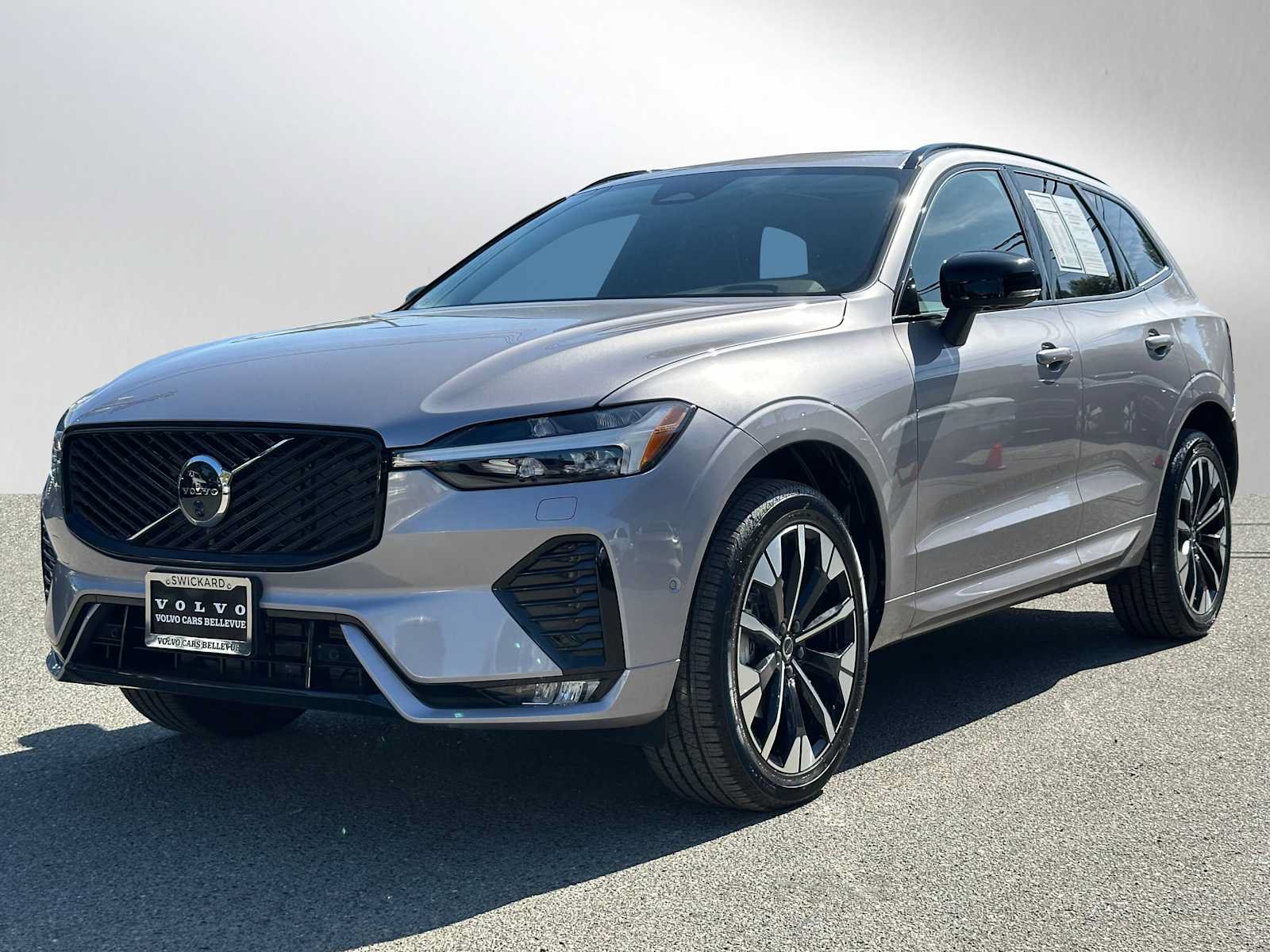 Used 2026 Volvo XC60 B5 Plus w/ Climate Package AWD/4WD image 7