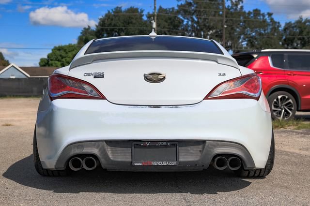 Used 2015 Hyundai Genesis 3.8 image 9