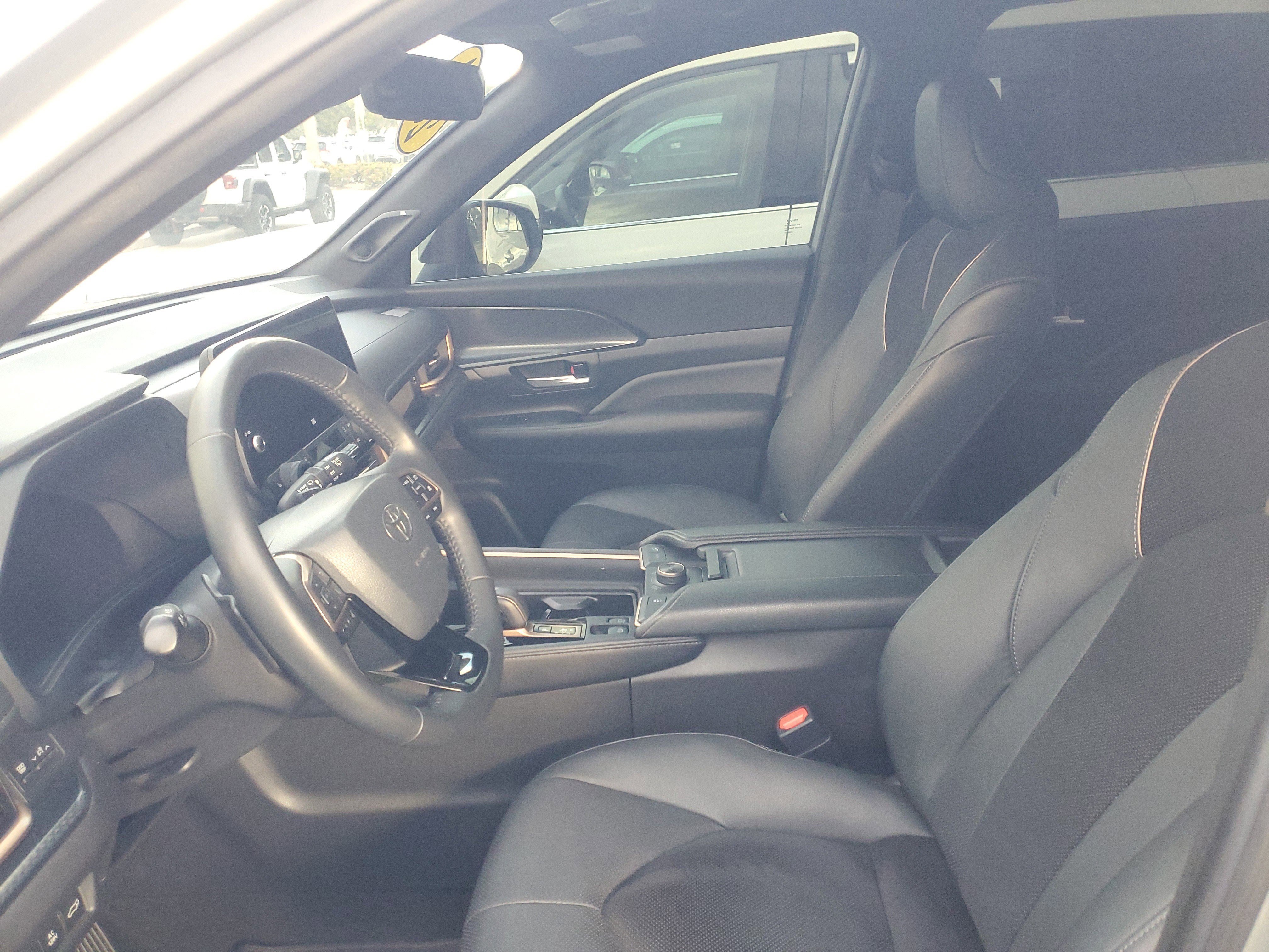 Used 2024 Toyota Grand Highlander AWD Hybrid image 14