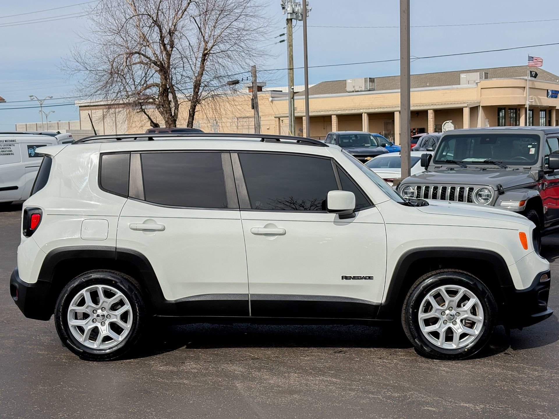 Used 2018 Jeep Renegade Latitude image 5