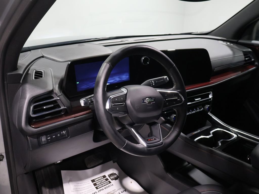Used 2025 Chevrolet Traverse Z71 image 16