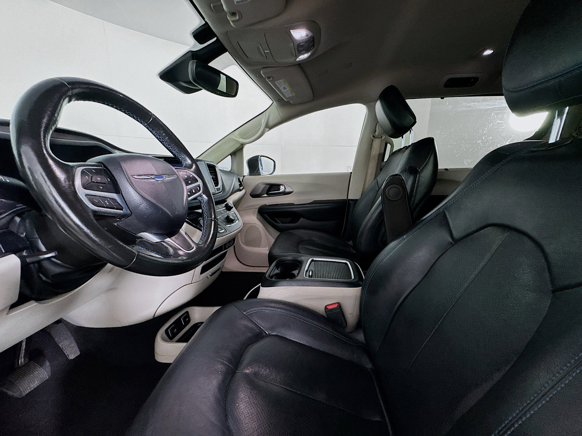 Used 2021 Chrysler Pacifica Touring-L image 21