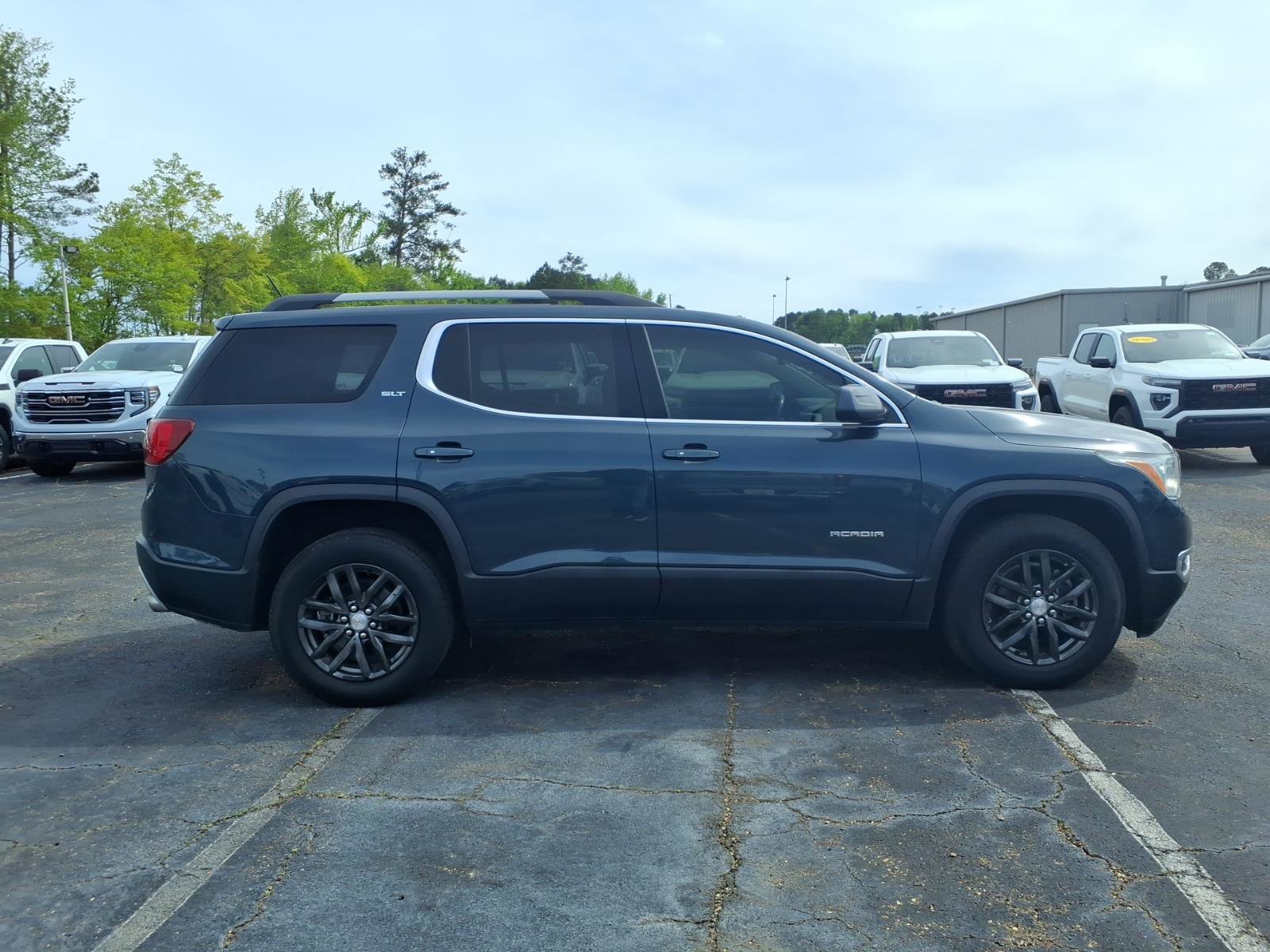 Used 2019 GMC Acadia SLT w/ LPO, Floor Liner Package image 3