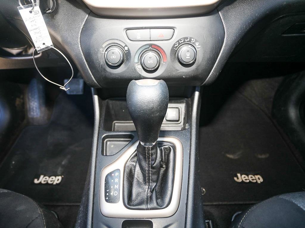 Used 2017 Jeep Cherokee Sport image 17