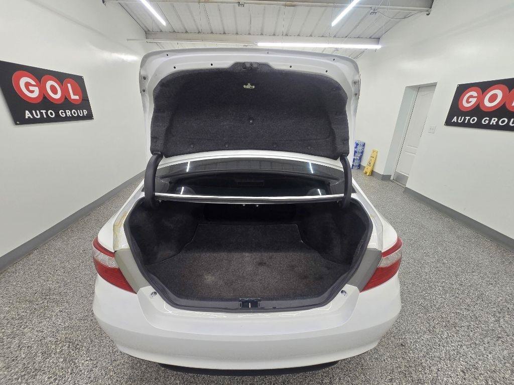 Used 2017 Toyota Camry SE w/ Moonroof Package FWD image 17