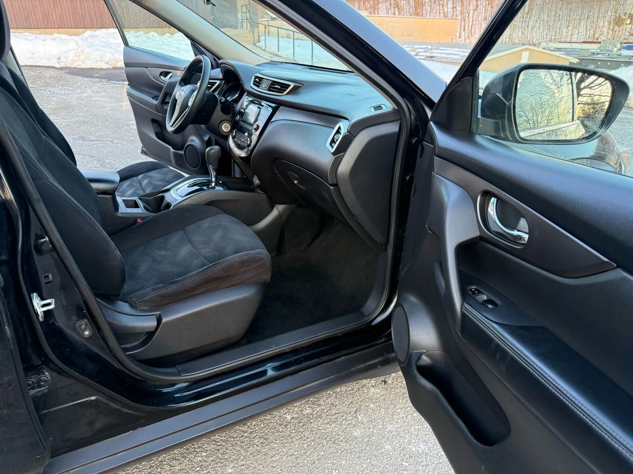 Used 2014 Nissan Rogue S image 9