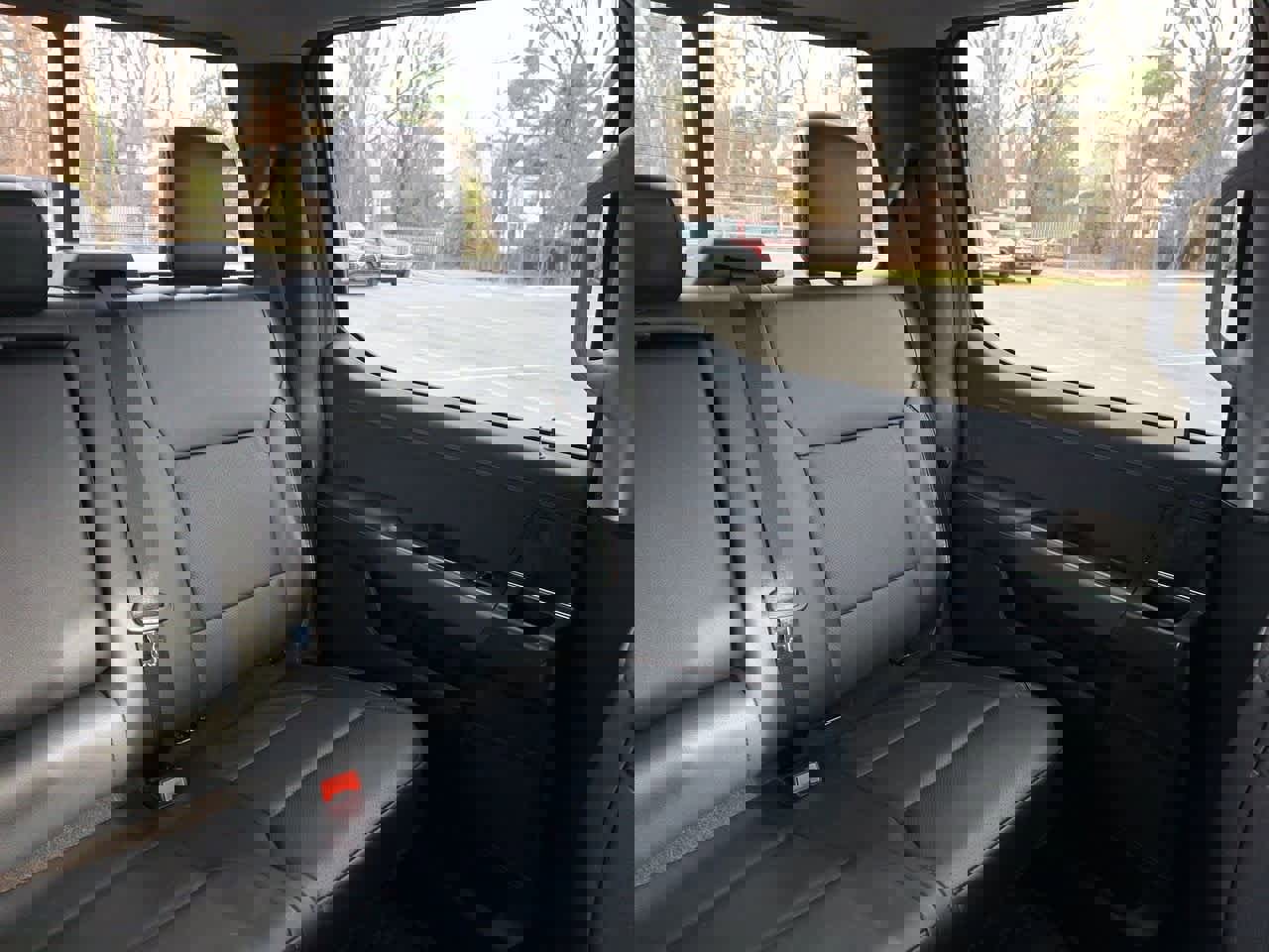 Used 2022 Ford F150 Lariat w/ FX4 Off-Road Package image 14