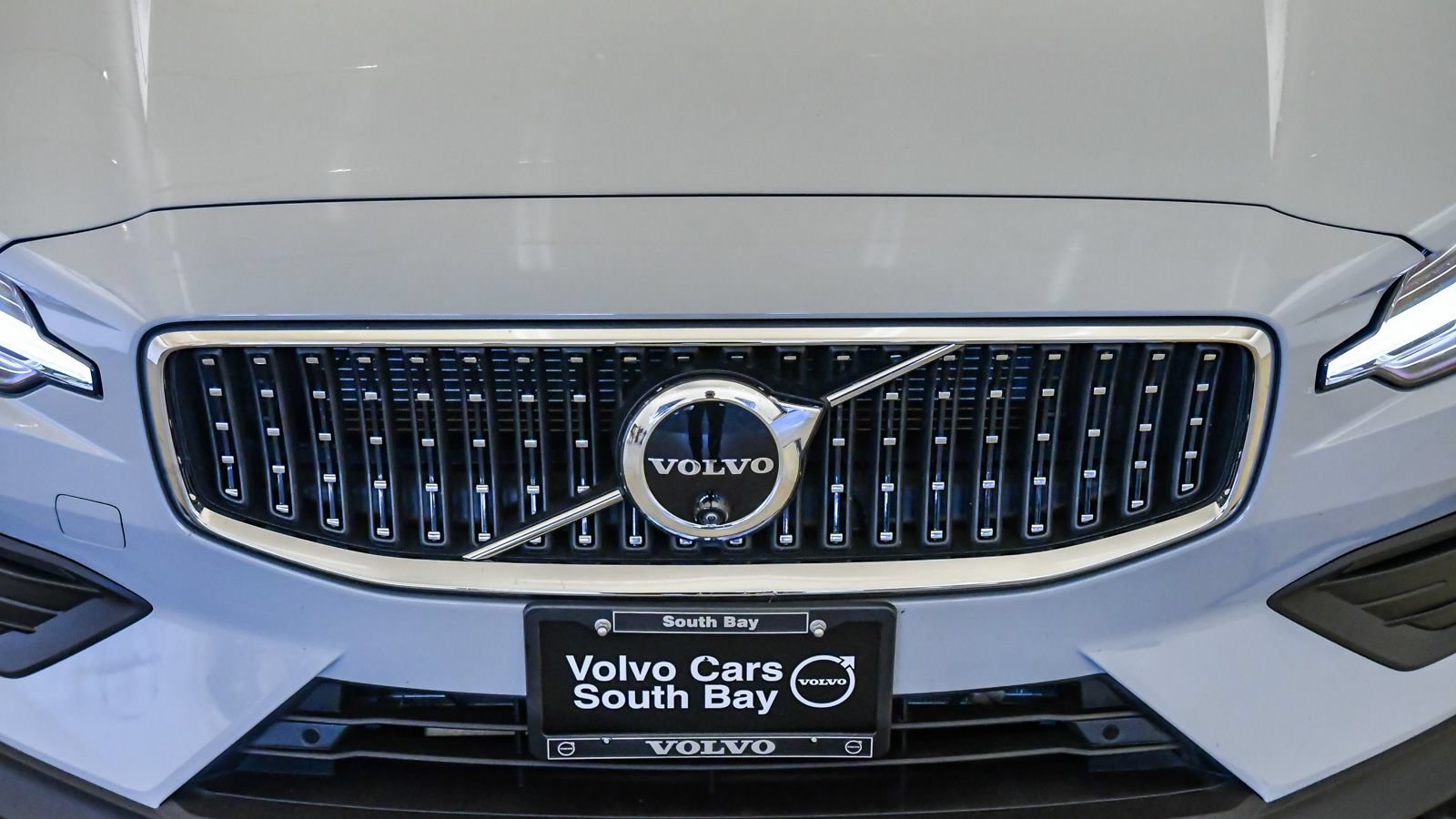 Certified 2025 Volvo V60 B5 Cross Country Plus AWD/4WD image 8
