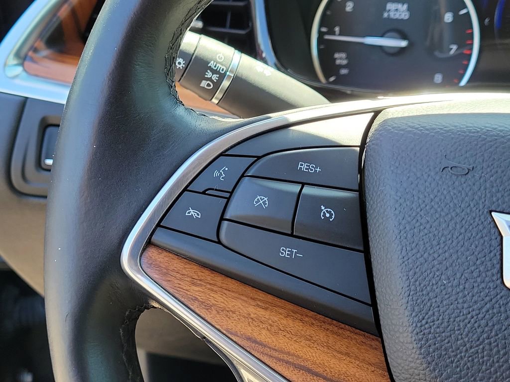 Used 2017 Cadillac XT5 Platinum w/ Driver Assist Package image 32