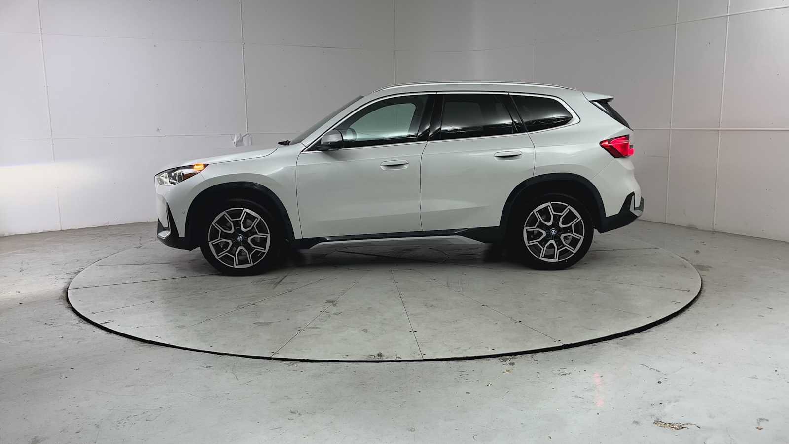 Used 2023 BMW X1 xDrive28i w/ Convenience Package AWD/4WD image 5