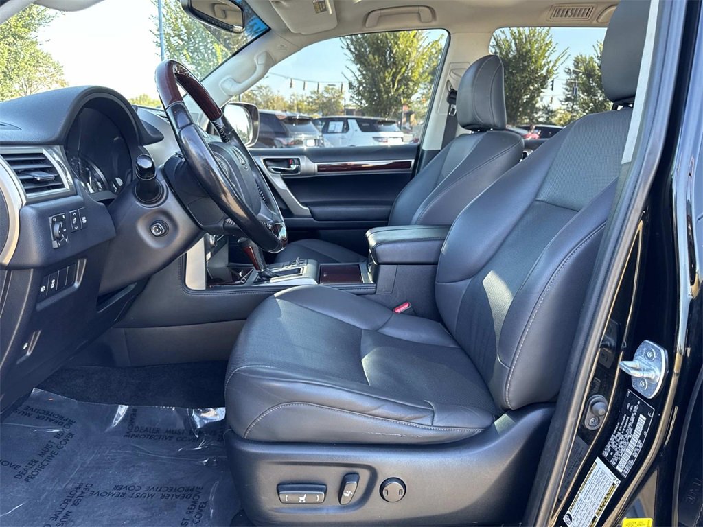Used 2019 Lexus GX 460 image 17