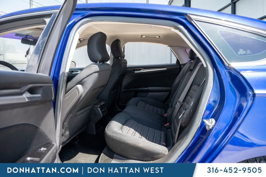 Used 2016 Ford Fusion SE FWD image 19