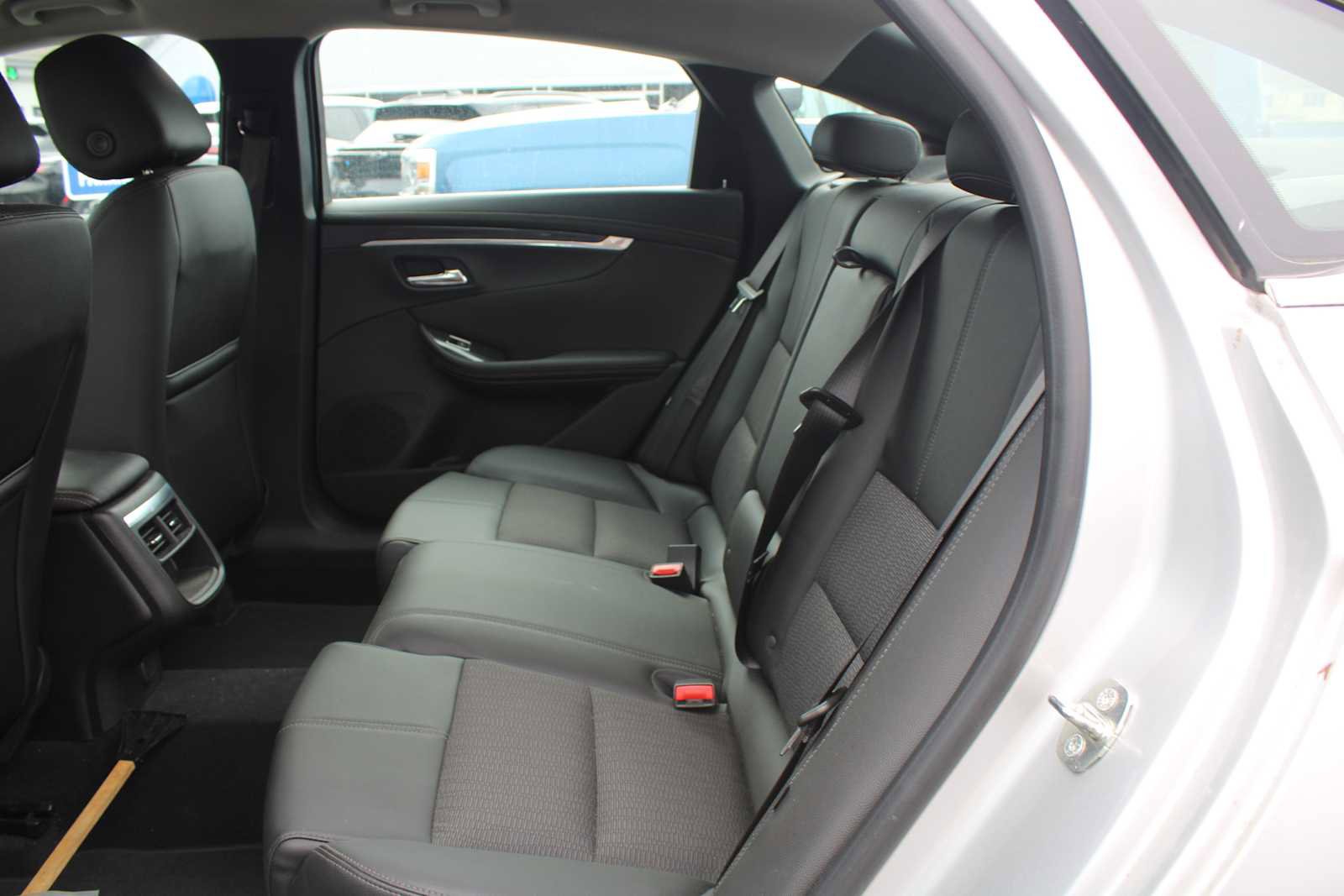 Used 2019 Chevrolet Impala LT FWD image 6