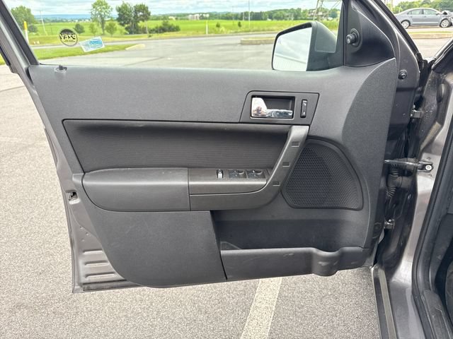 Used 2010 Ford Focus SES FWD image 23