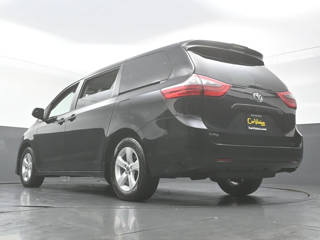 Used 2020 Toyota Sienna L FWD image 46