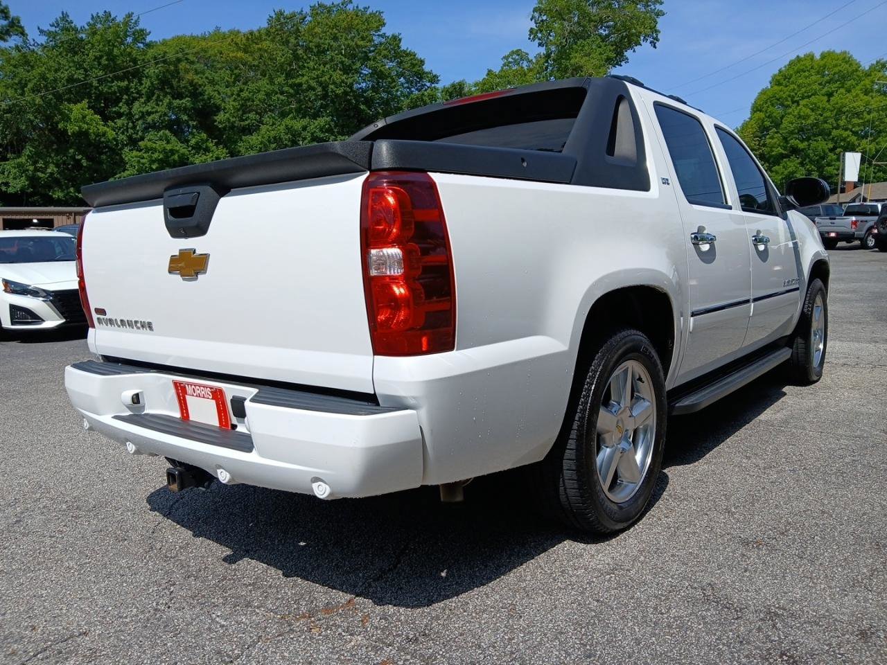Used 2012 Chevrolet Avalanche LTZ RWD image 6
