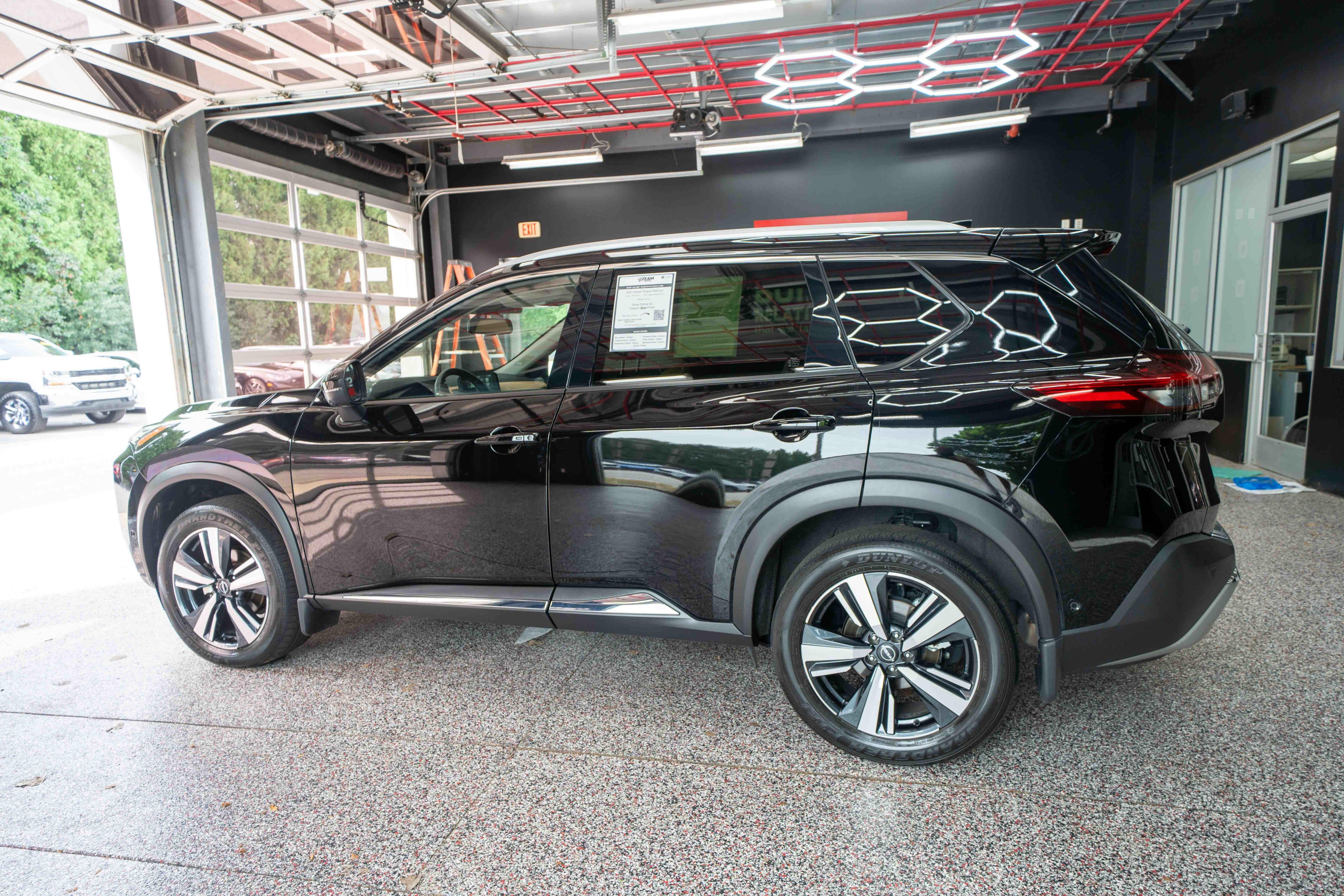 Used 2023 Nissan Rogue Platinum w/ Platinum Premium Package AWD/4WD image 2