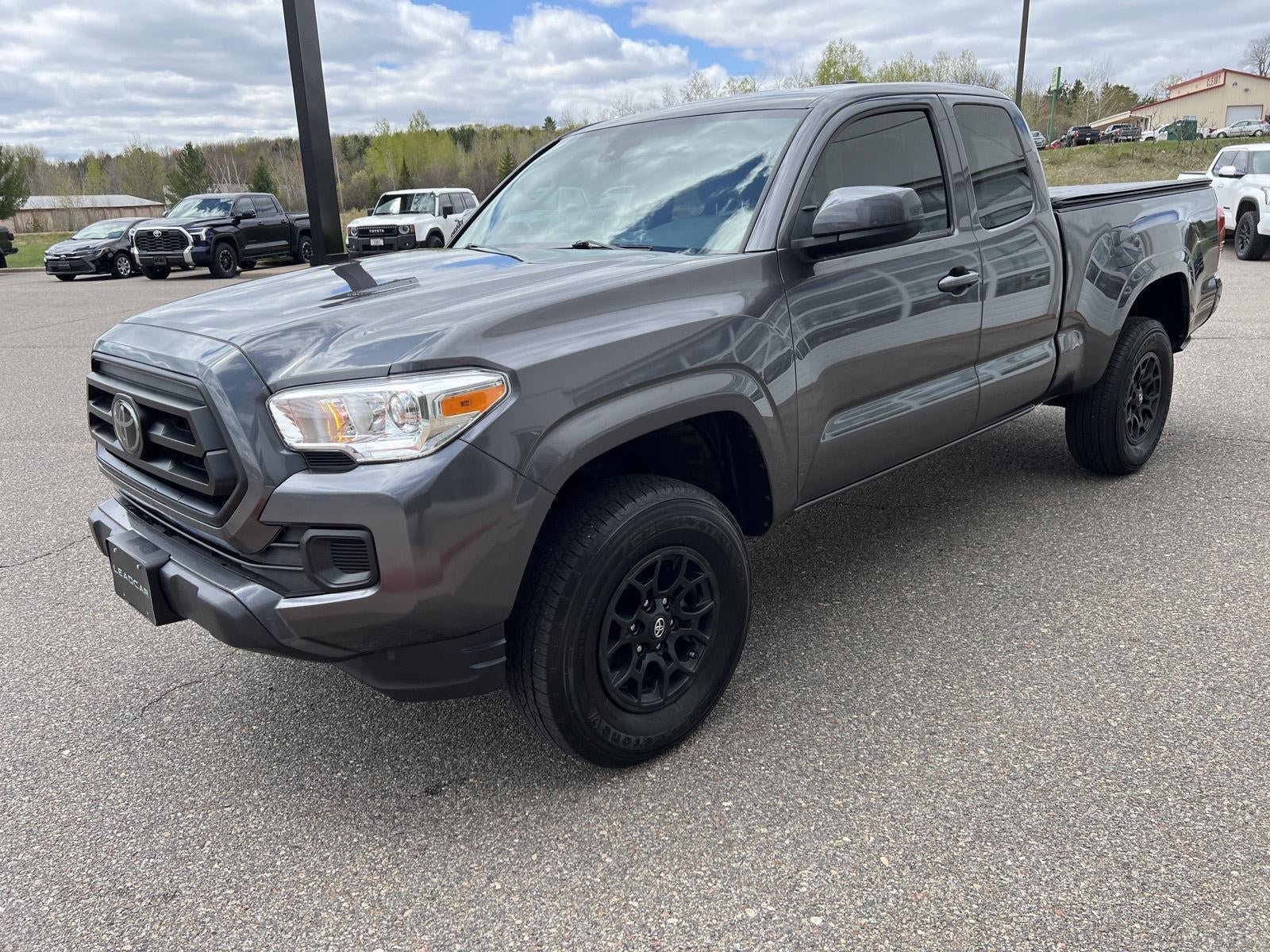 Used 2022 Toyota Tacoma SR w/ SR Convenience Package AWD/4WD image 4