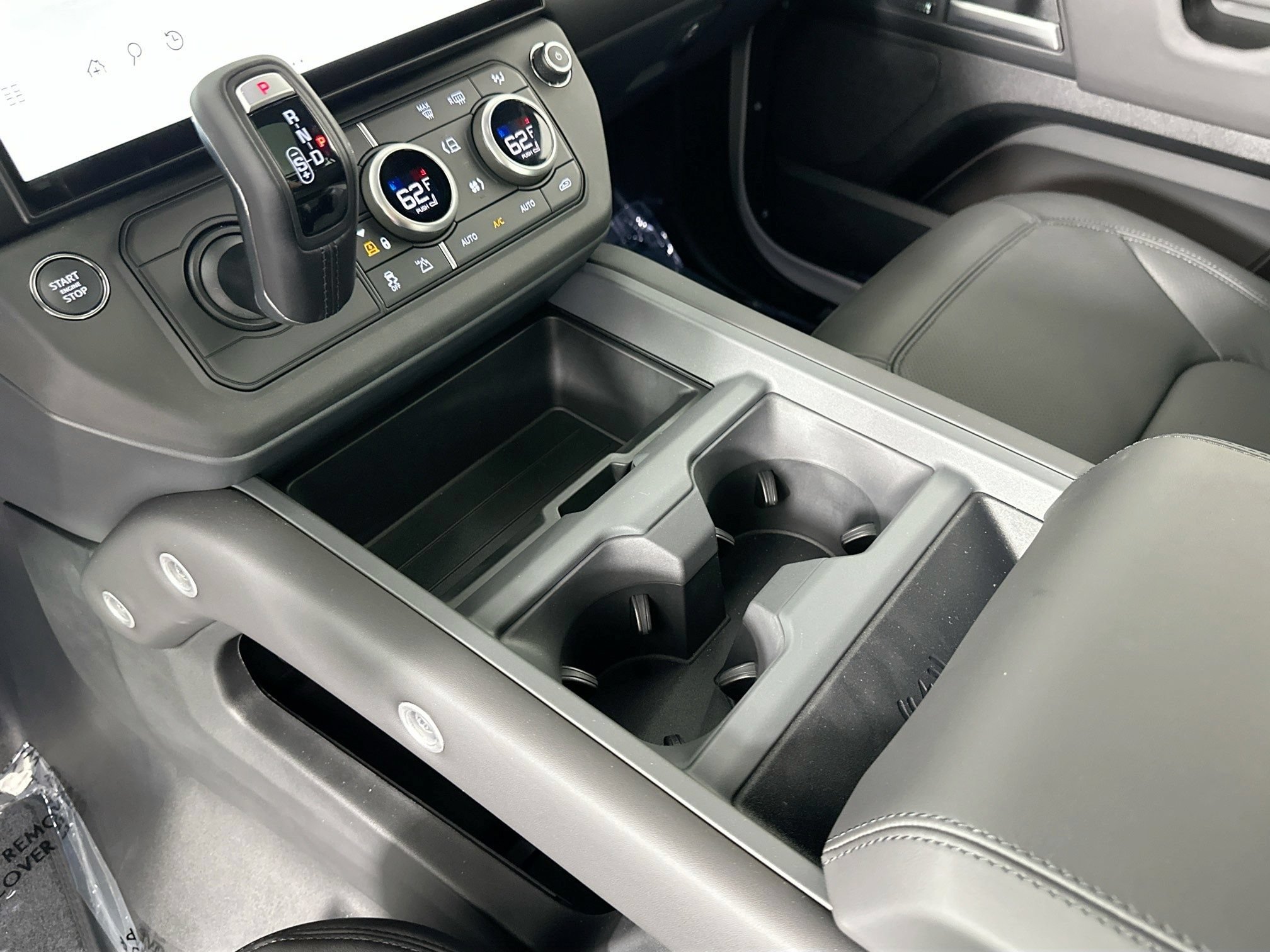 New 2026 Land Rover Defender 130 X-Dynamic SE AWD/4WD image 13