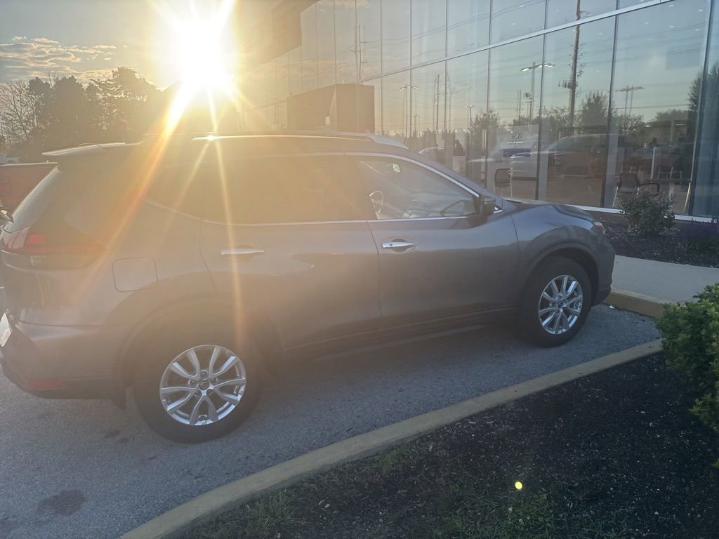 Used 2018 Nissan Rogue SV AWD/4WD image 12