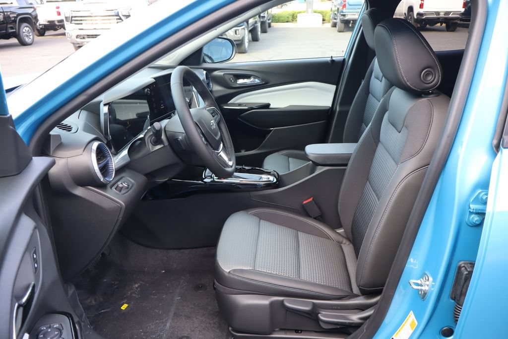 New 2026 Chevrolet Trax LT w/ Midnight Edition FWD image 5